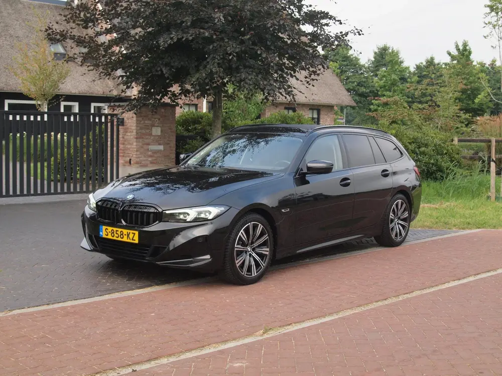 BMW 3-serie 320e uit 2023, foto 6