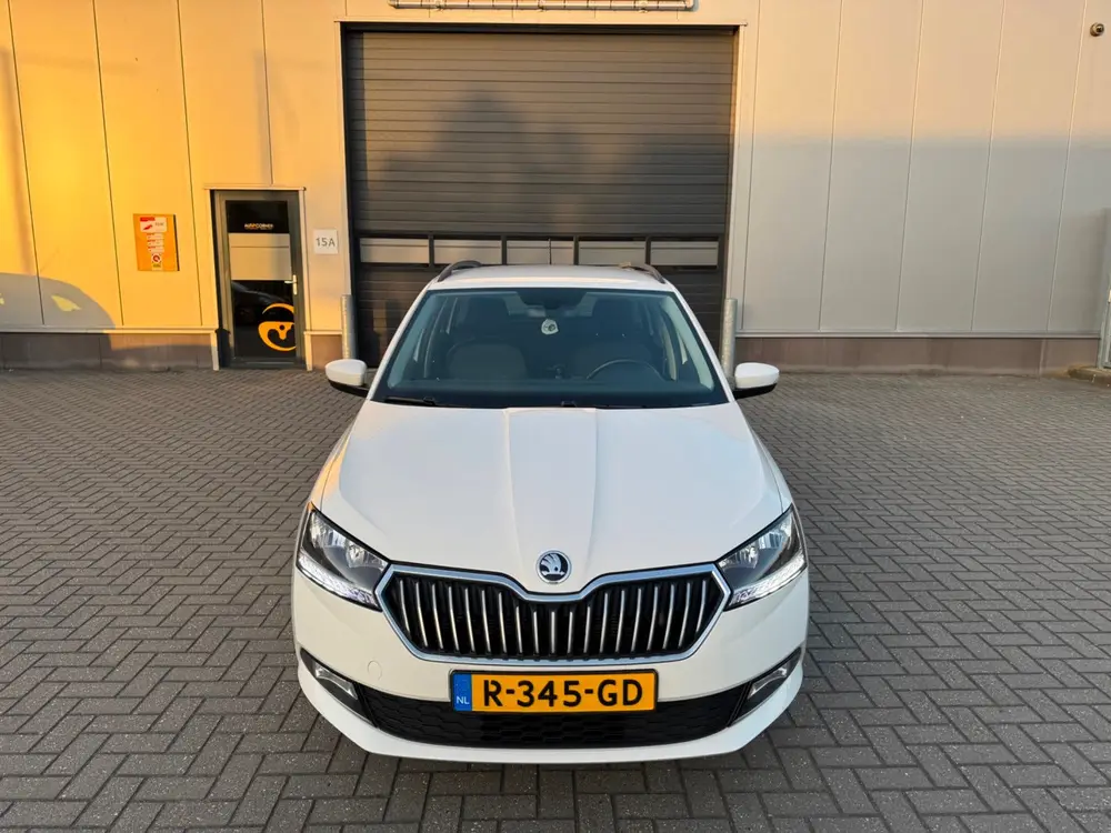 Skoda Fabia 1.0 TSI Business Edition uit 2022, foto 2