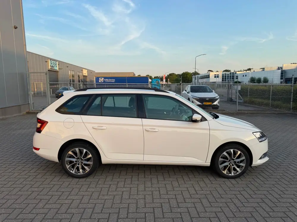 Skoda Fabia 1.0 TSI Business Edition uit 2022, foto 4