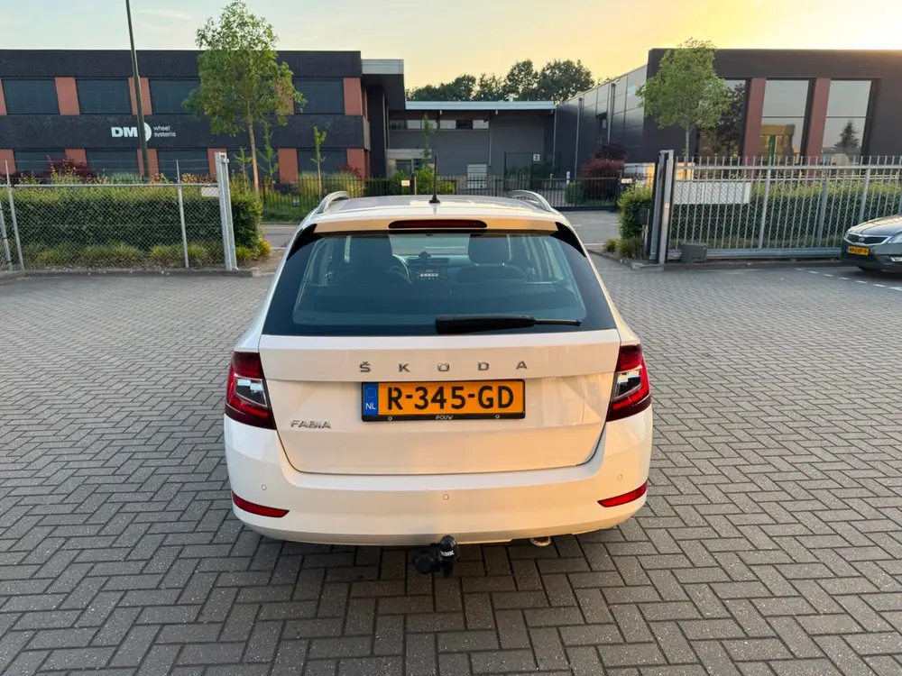 Skoda Fabia 1.0 TSI Business Edition uit 2022, foto 6