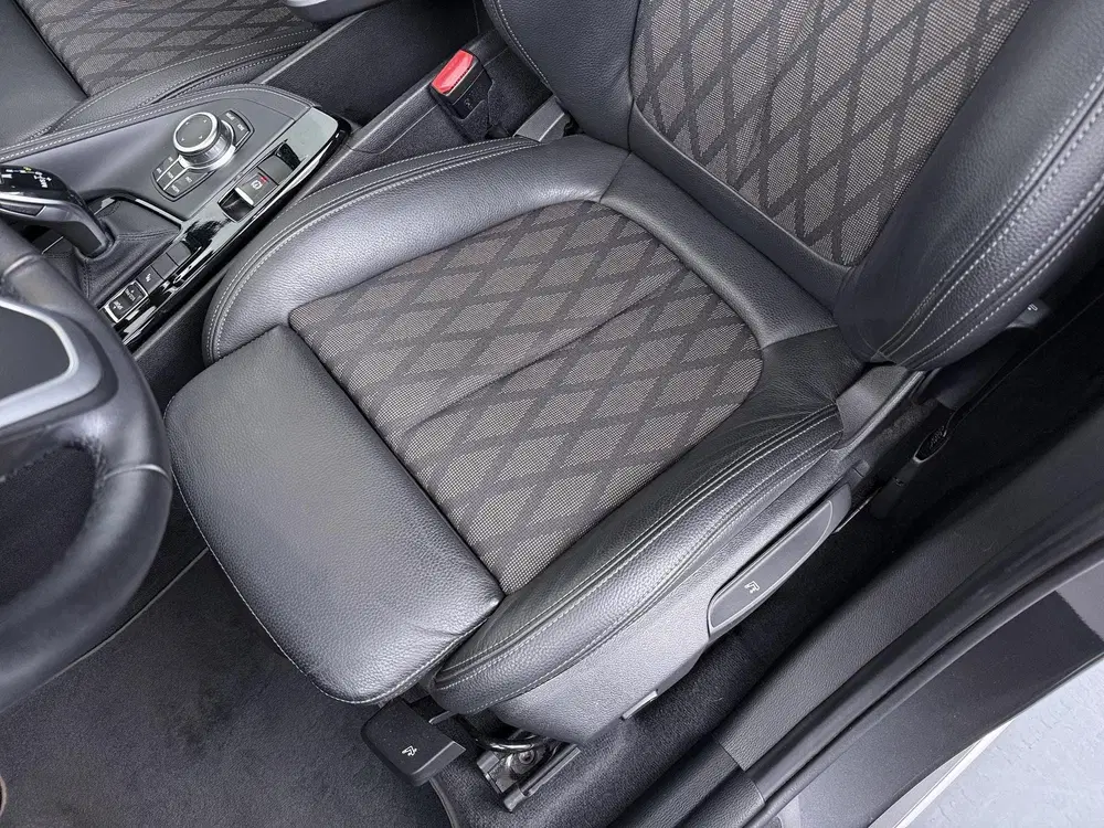 BMW X1 sDrive20i Executive Edition X Line uit 2019, foto 13