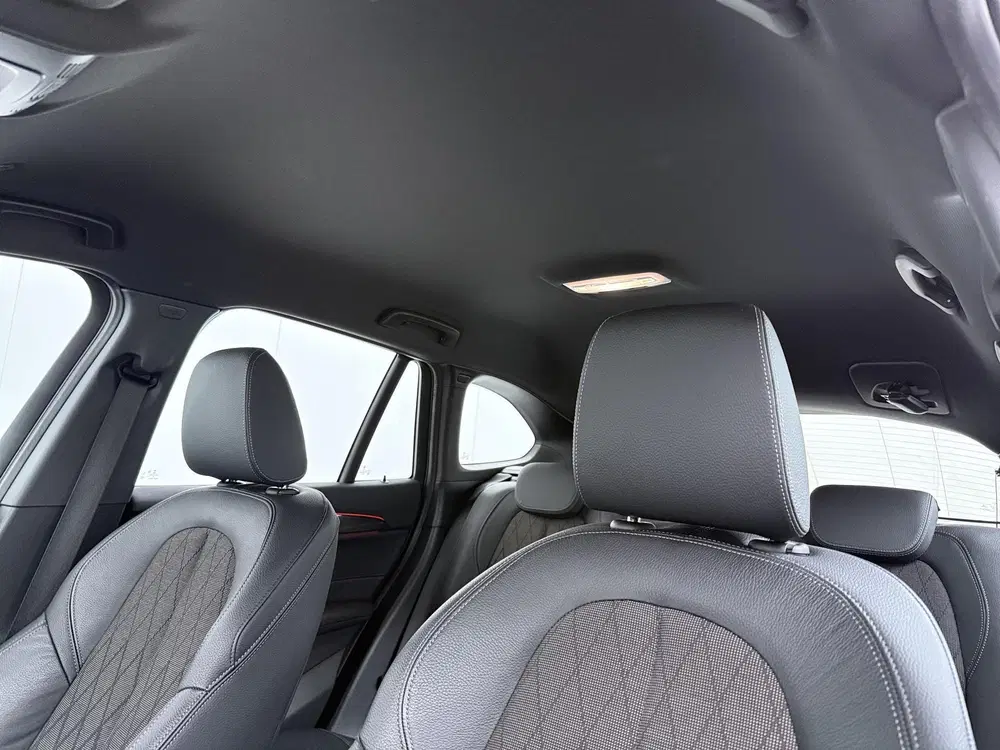 BMW X1 sDrive20i Executive Edition X Line uit 2019, foto 19