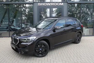 BMW X1 XDrive25e High Executive PANO KEYLESS CAM uit 2022