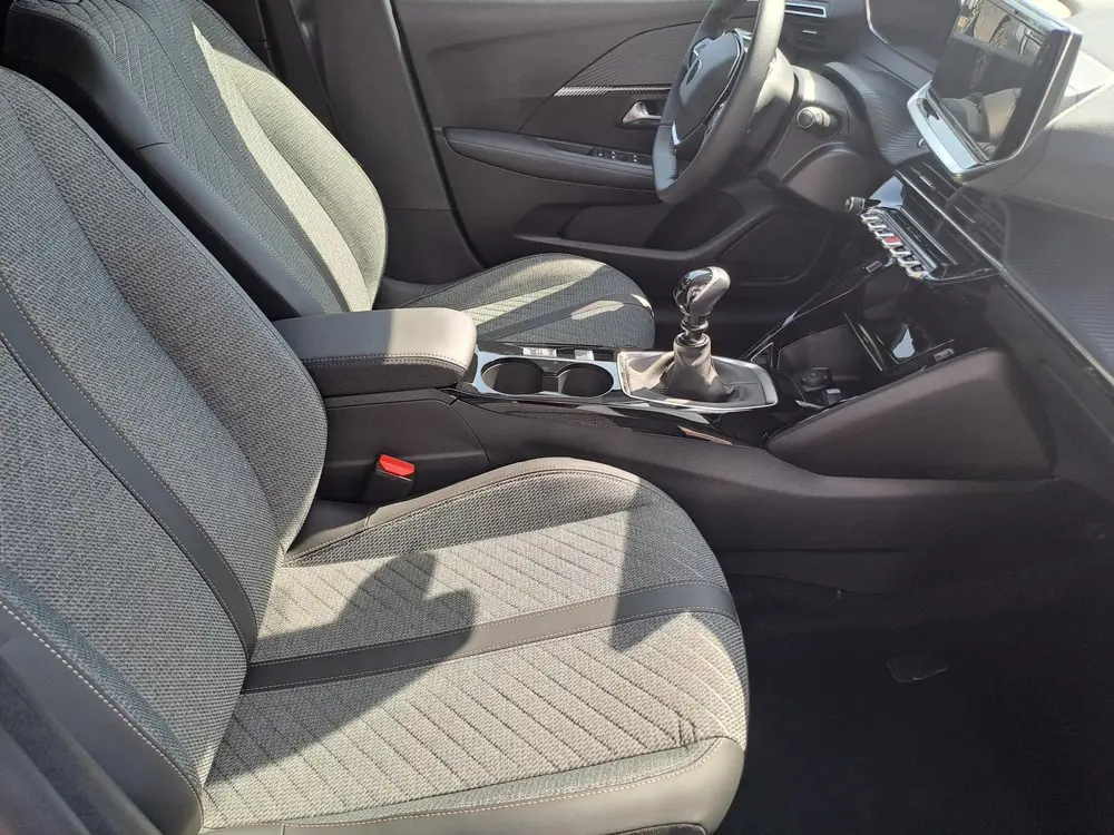 Peugeot 208 1.2 PureTech 100 Allure uit 2024, foto 9