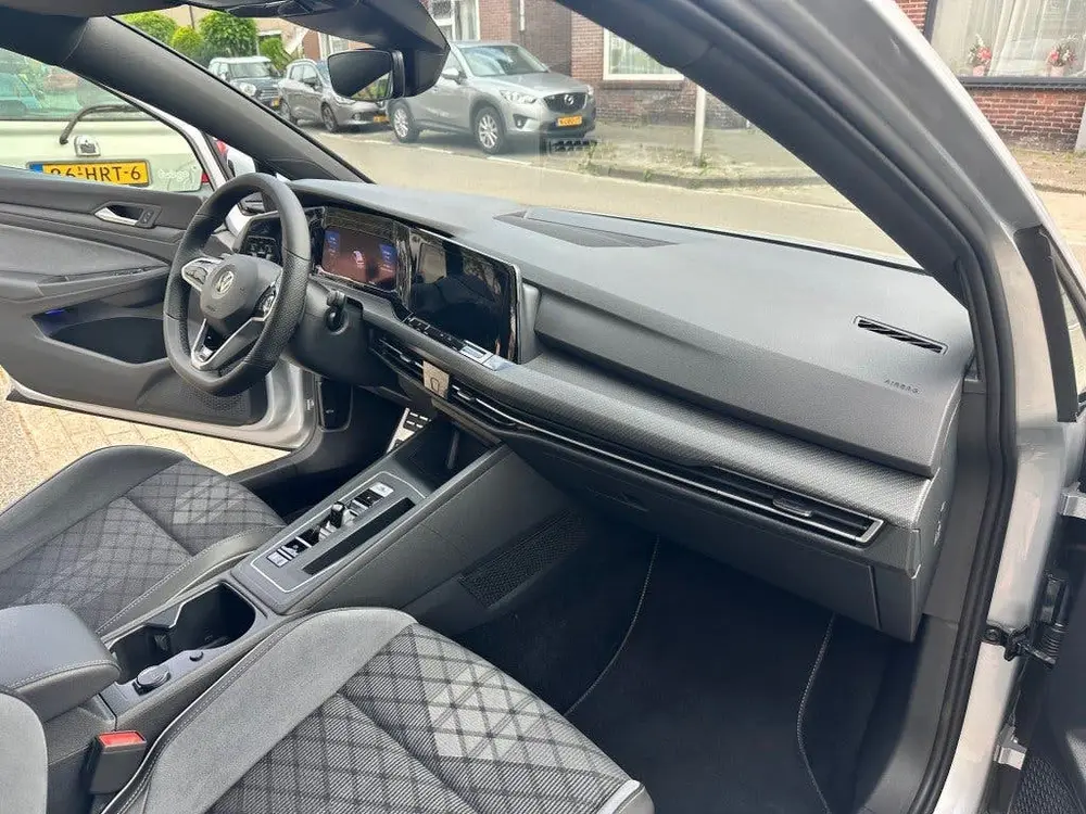 Volkswagen GOLF 1.5 ETSI 2x R-LINE BNS+ DSG AUTOMAAT uit 2022, foto 15