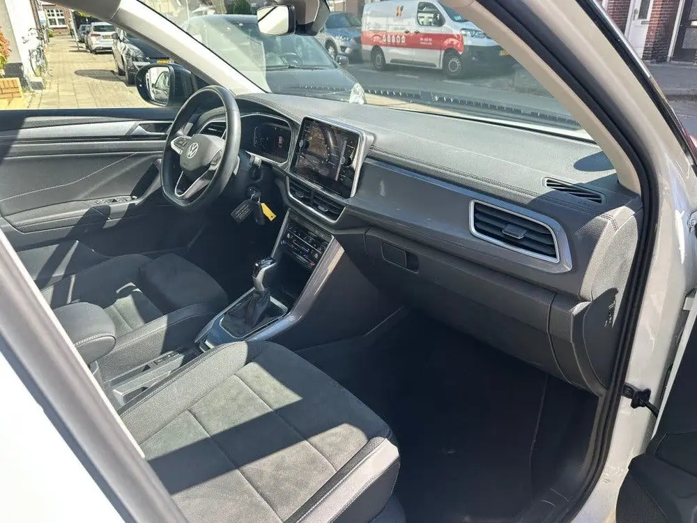 Volkswagen T-ROC 1.5 TSI LIFE BNS facelift model AUTOMAAT uit 2022, foto 12
