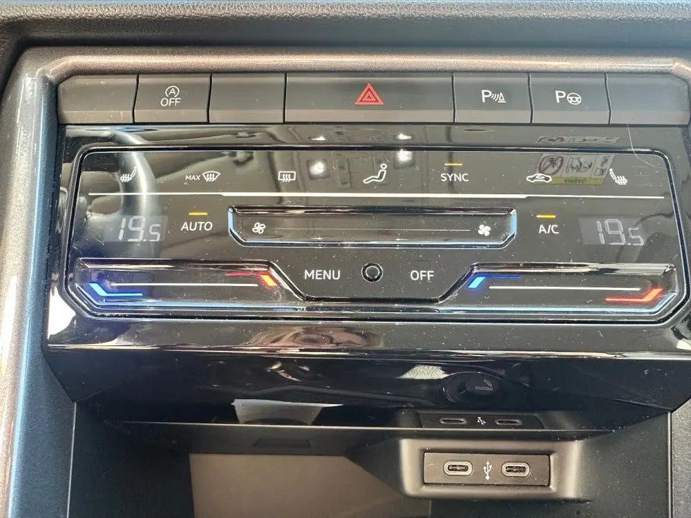 Volkswagen T-ROC 1.5 TSI LIFE BNS facelift model AUTOMAAT uit 2022, foto 13