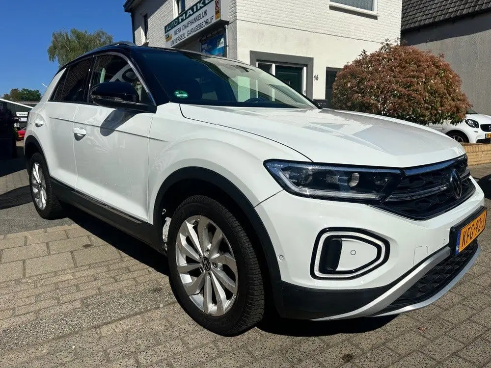 Volkswagen T-ROC 1.5 TSI LIFE BNS facelift model AUTOMAAT uit 2022, foto 3