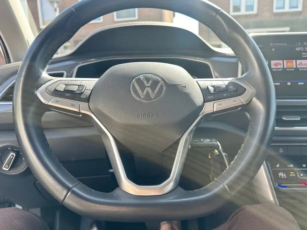 Volkswagen T-ROC 1.5 TSI LIFE BNS facelift model AUTOMAAT uit 2022, foto 9