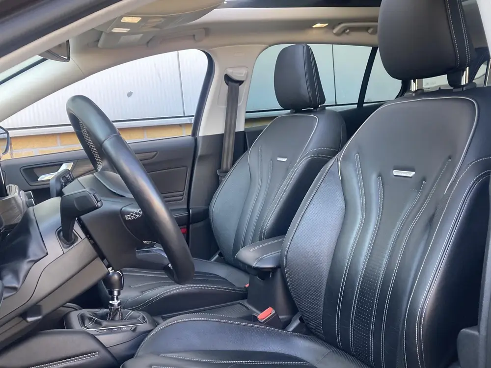 Ford Focus 1.0 EcoBoost 125 pk Vignale Wagon Panoramadak - D uit 2019, foto 14