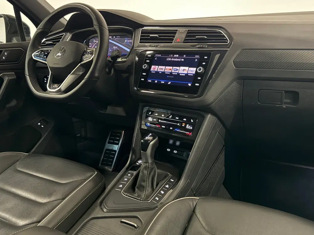 Volkswagen Tiguan 1.4 TSI eHybrid R-Line Business+ Pano Lede uit 2023, foto 2