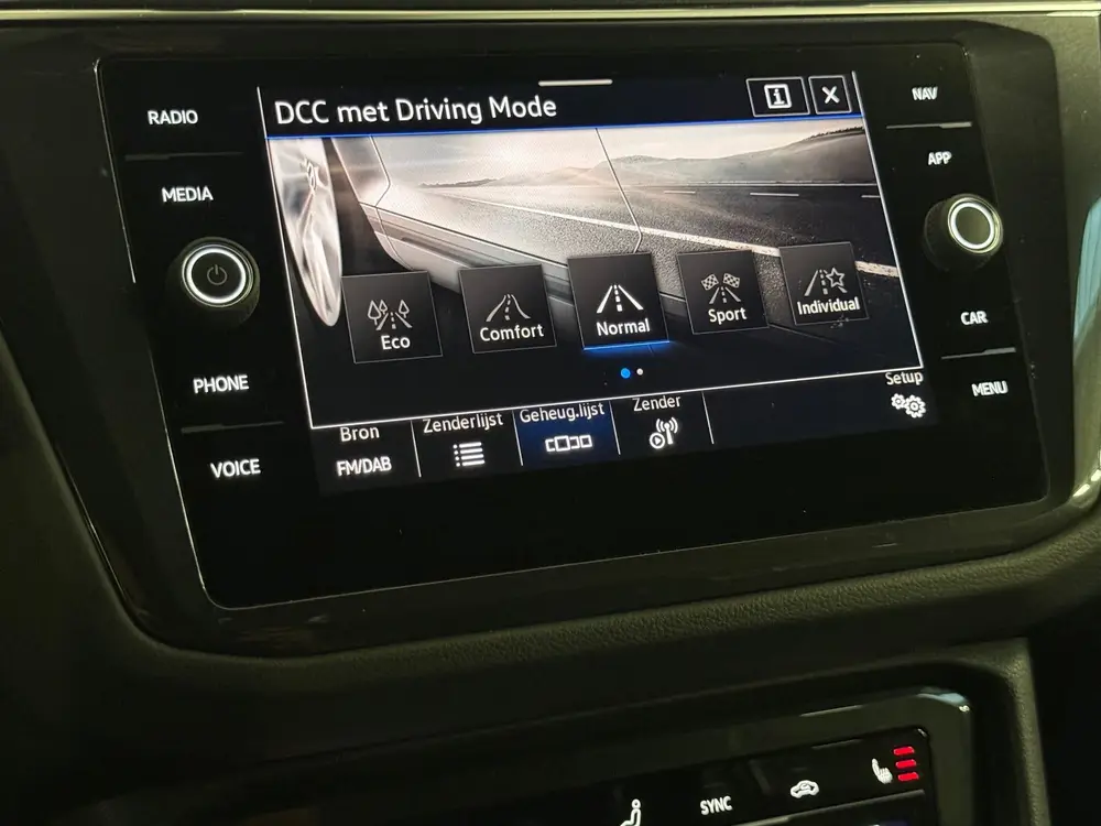 Volkswagen Tiguan 1.4 TSI eHybrid R-Line Business+ Pano Lede uit 2023, foto 20