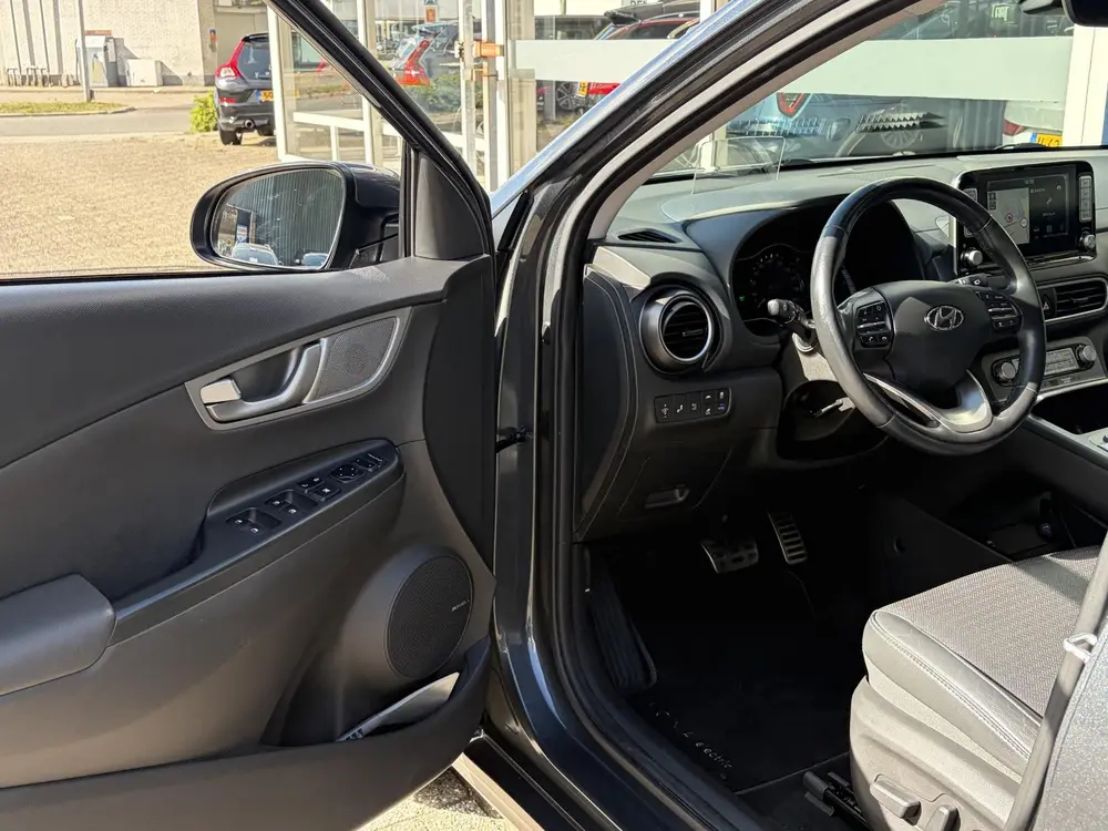 Hyundai Kona EV Premium 64 kWh / NL-Auto / 204 PK / Warmtepo uit 2019, foto 19