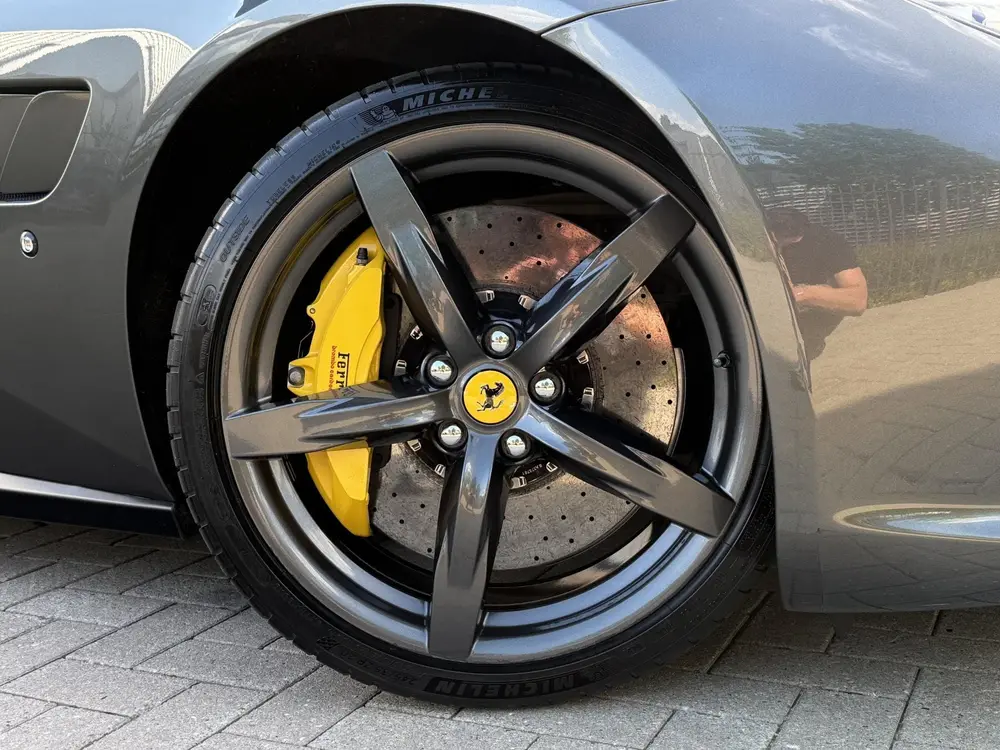 Ferrari GTC4Lusso T 3.9 V8 LIFT|PANO|P.DISPLAY|CARBON uit 2021, foto 10