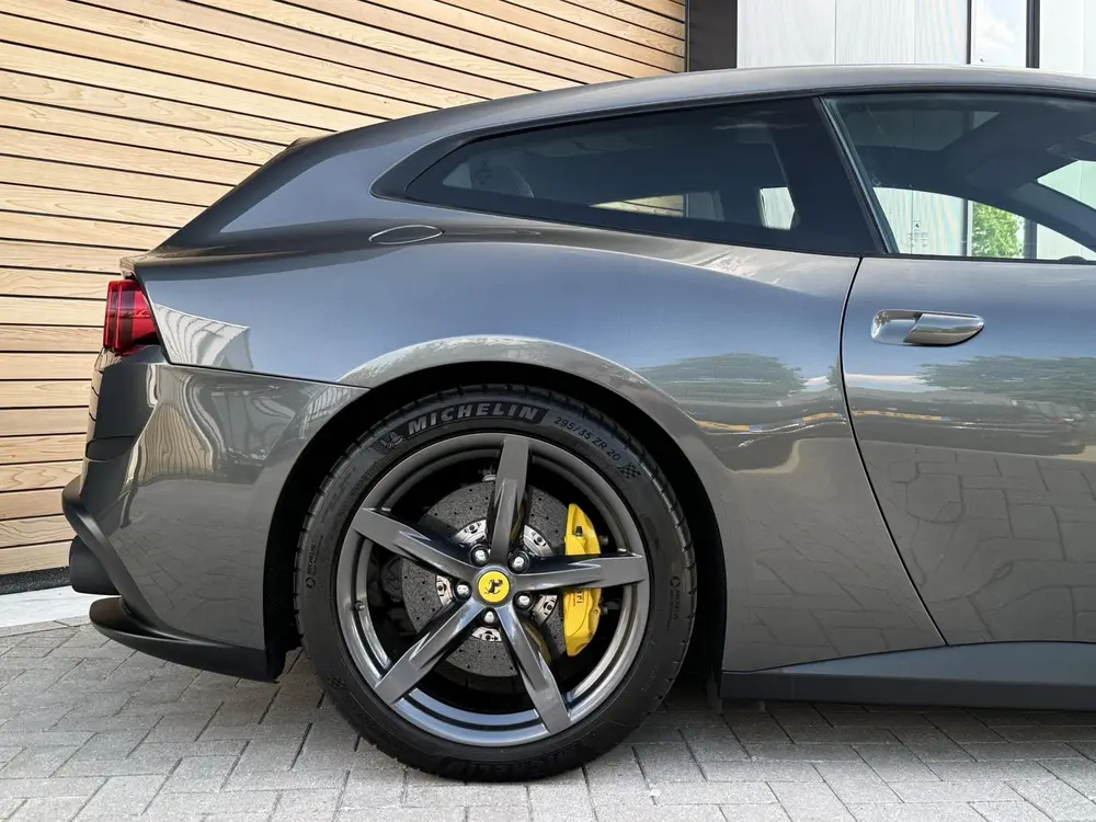 Ferrari GTC4Lusso T 3.9 V8 LIFT|PANO|P.DISPLAY|CARBON uit 2021, foto 13