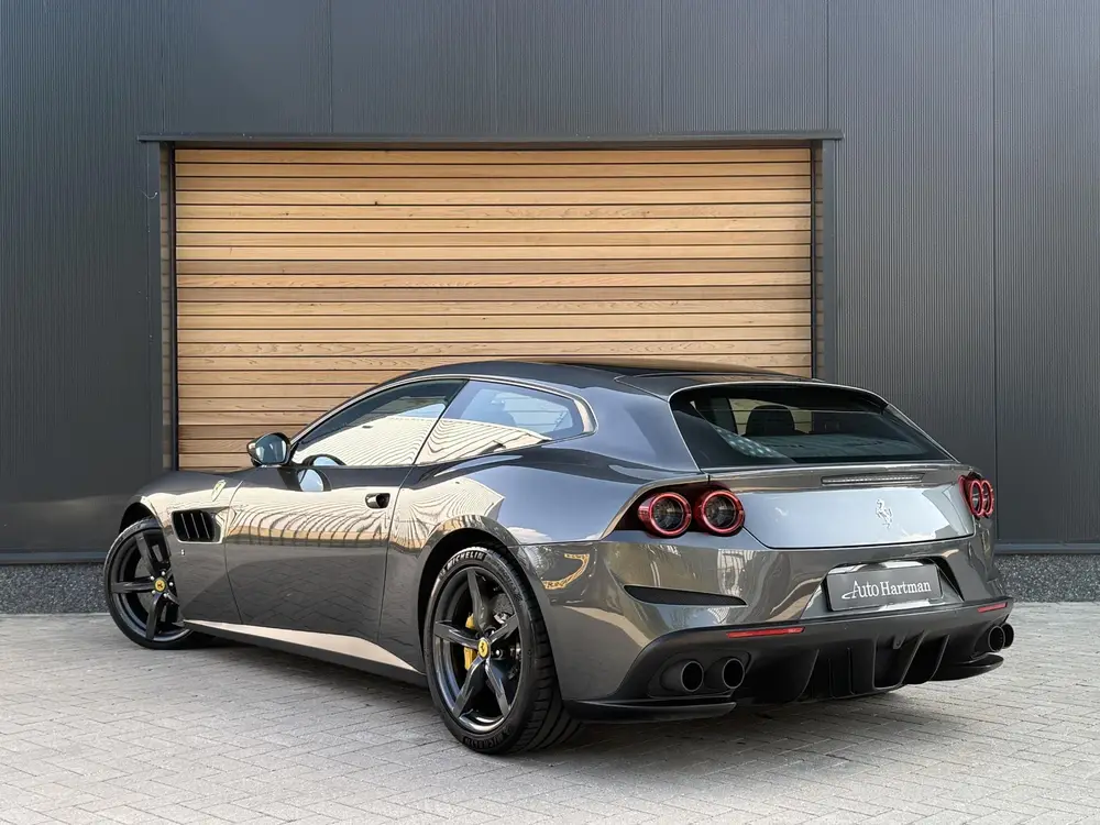 Ferrari GTC4Lusso T 3.9 V8 LIFT|PANO|P.DISPLAY|CARBON uit 2021, foto 3