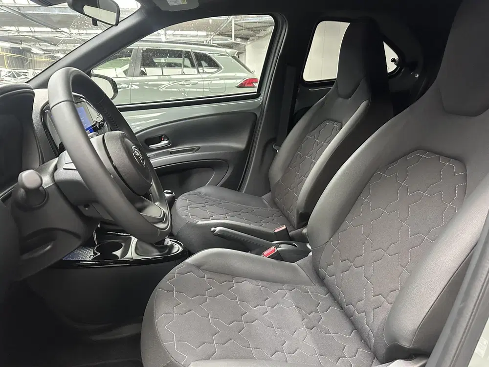 Toyota Aygo X 1.0 VVT-i MT Envy + Cabriodak uit 2024, foto 2