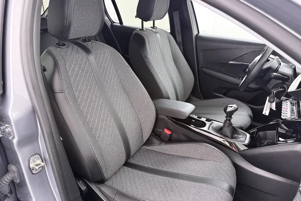 Peugeot 208 1.2T 101 PK Allure Carplay Navi 16'LMV Pri uit 2025, foto 14