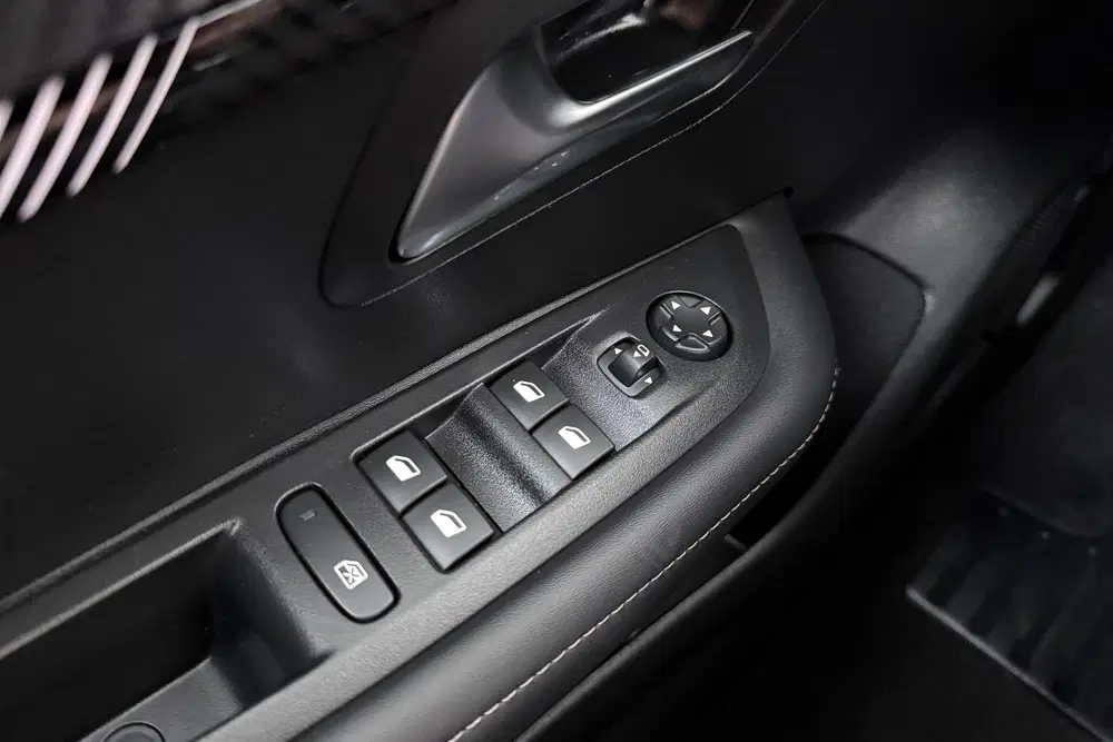 Peugeot 208 1.2T 101 PK Allure Carplay Navi 16'LMV Pri uit 2025, foto 16