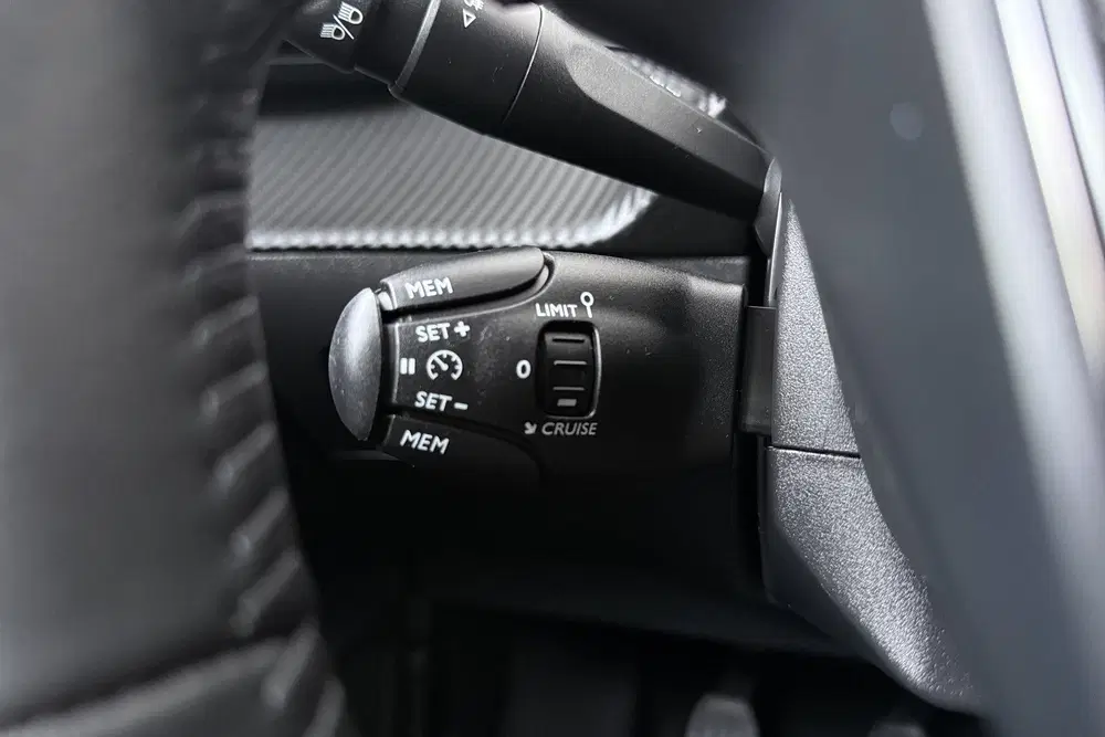 Peugeot 208 1.2T 101 PK Allure Carplay Navi 16'LMV Pri uit 2025, foto 19