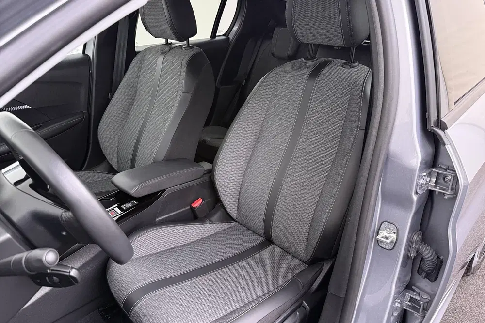 Peugeot 208 1.2T 101 PK Allure Carplay Navi 16'LMV Pri uit 2025, foto 9