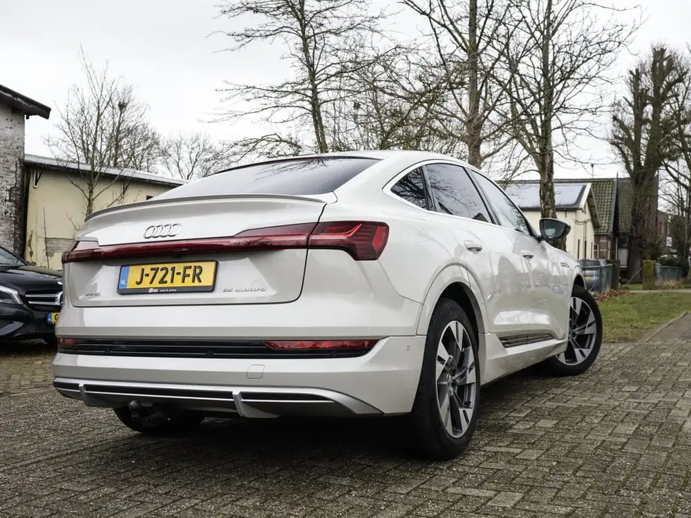 Audi E-tron Sportback 55 quattro S edition 95 kWh 3-Fase 2e uit 2020, foto 2