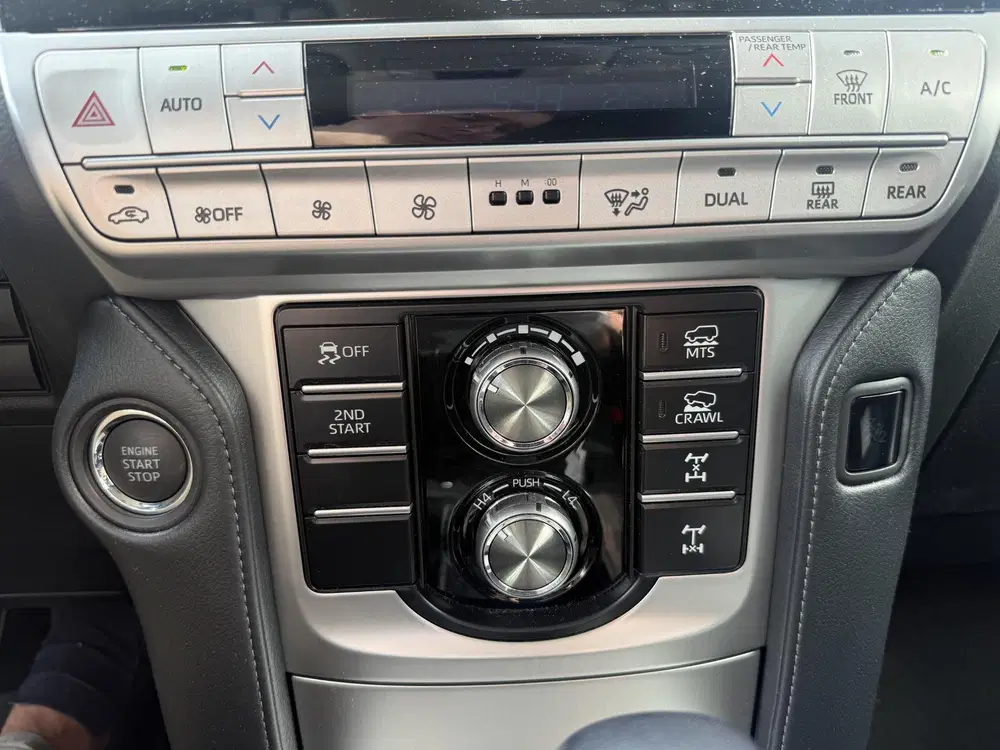 Toyota Land Cruiser 2.8 D-4D-F Professional Window Van Grijs uit 2024, foto 17