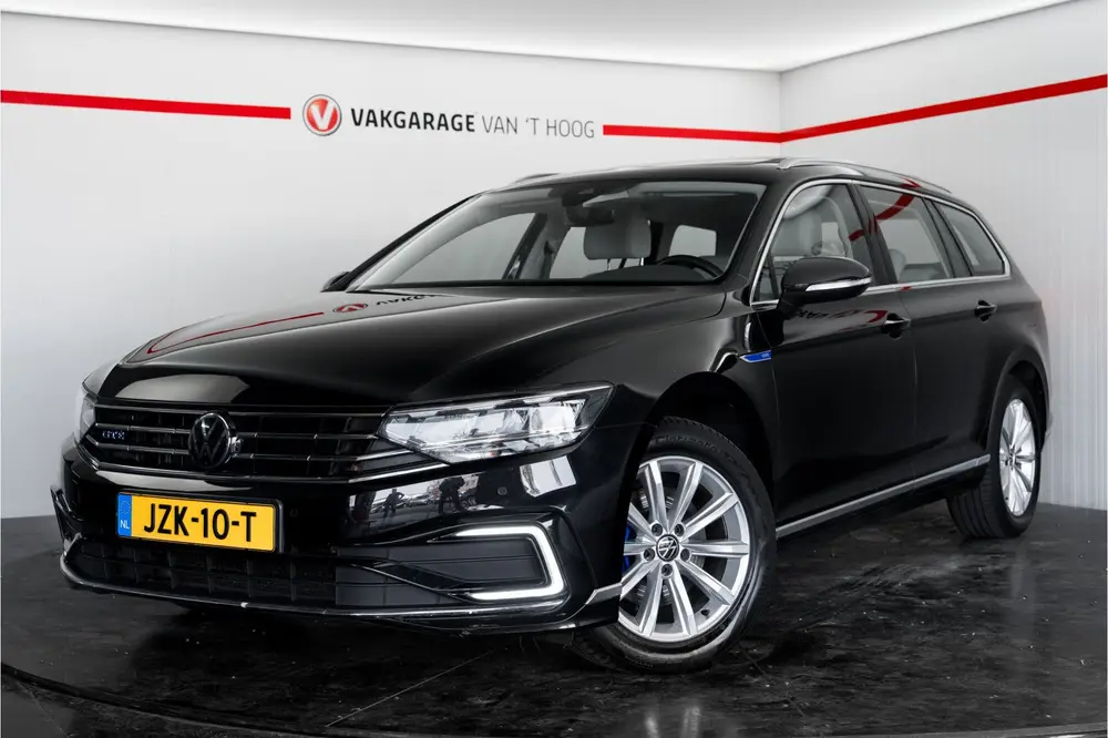 Volkswagen Passat Variant 1.4 TSI PHEV GTE Business Panorama uit 2022, foto 2