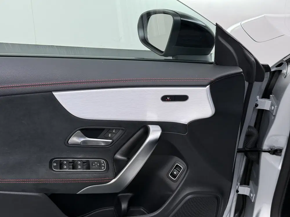Mercedes-Benz CLA 250e AMG uit 2022, foto 10