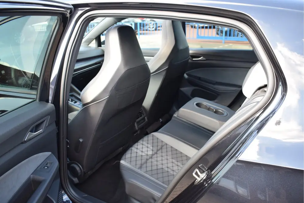 Volkswagen Golf 1.5 eTSI R-Line Business+ Panoramadak Automa uit 2022, foto 19