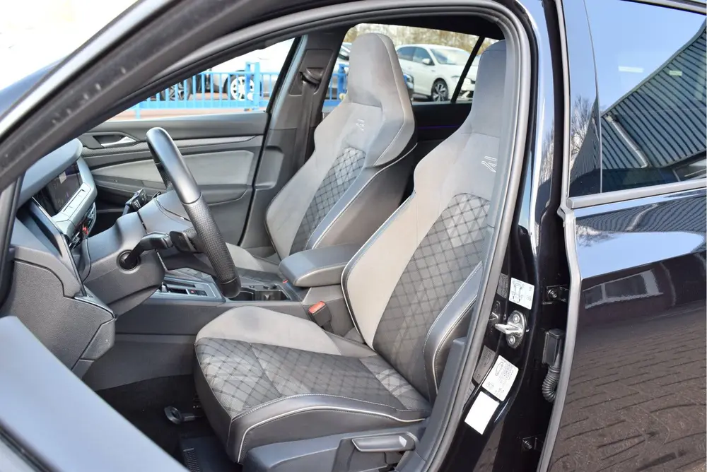 Volkswagen Golf 1.5 eTSI R-Line Business+ Panoramadak Automa uit 2022, foto 5