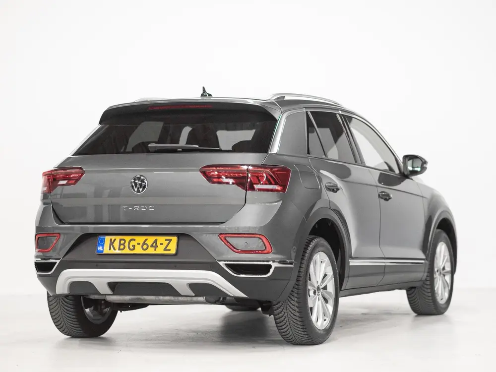 Volkswagen T-Roc 1.5 TSI Life IQ LIghts ACC Stoelv uit 2025, foto 2