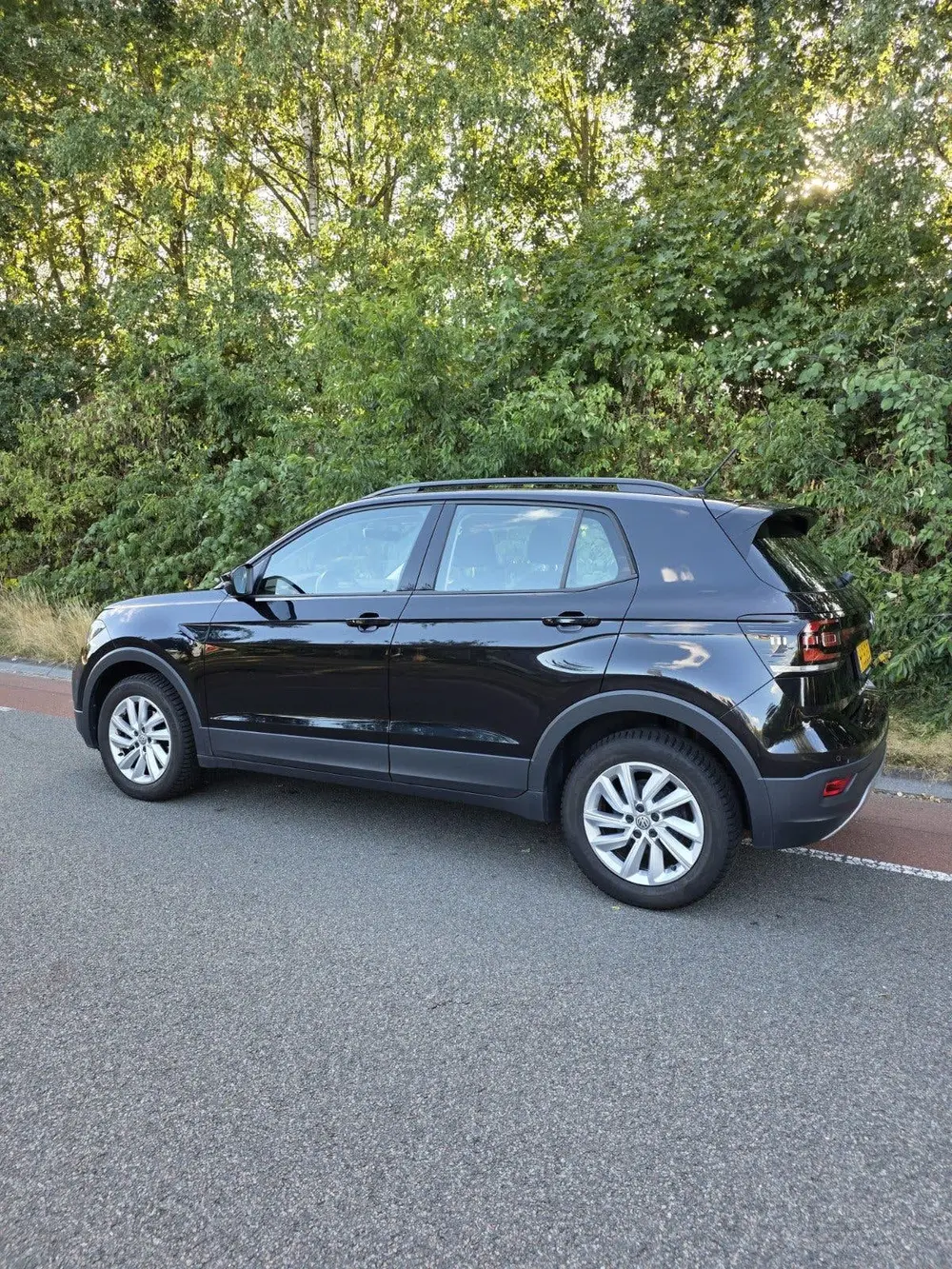 Volkswagen T-Cross 1.0 TSI 95pk 2020 Zwart uit 2020, foto 2