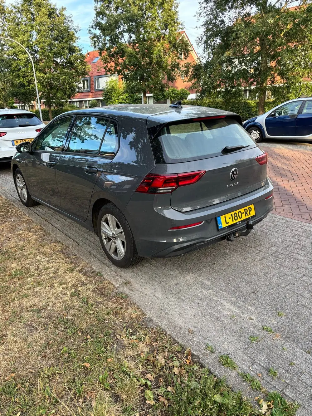 Volkswagen Golf 1.0 TSI 110pk 2021 Grijs uit 2021, foto 2