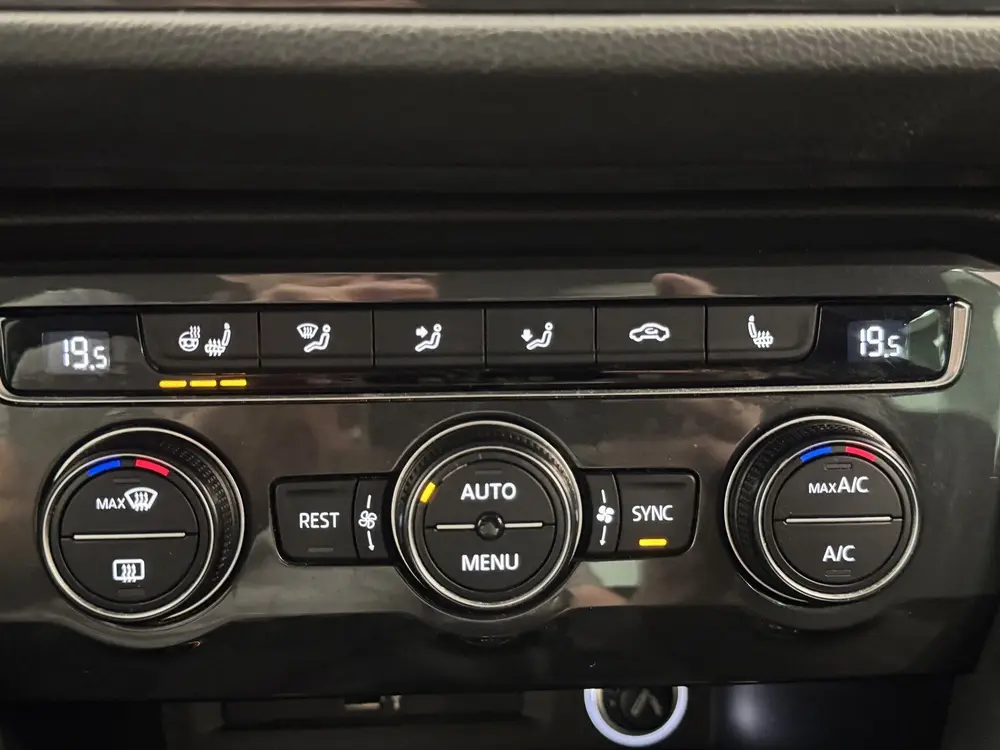 Volkswagen Tiguan 1.5 TSI ACT R-Line / NAVI / VIRTUAL / ADAP uit 2020, foto 15