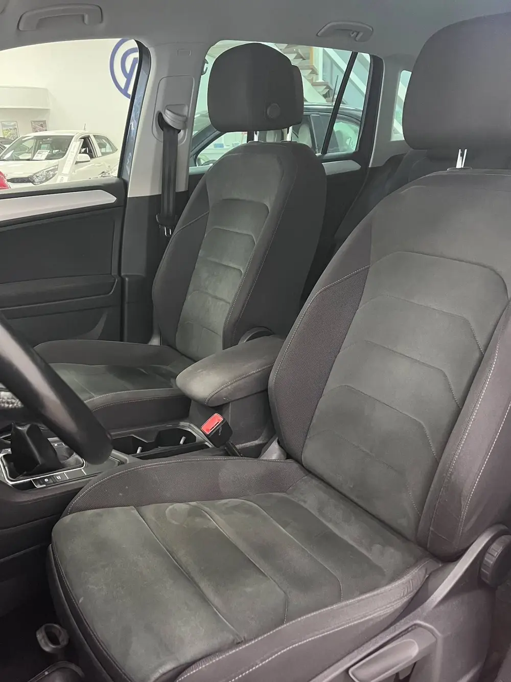 Volkswagen Tiguan 1.5 TSI ACT R-Line / NAVI / VIRTUAL / ADAP uit 2020, foto 4