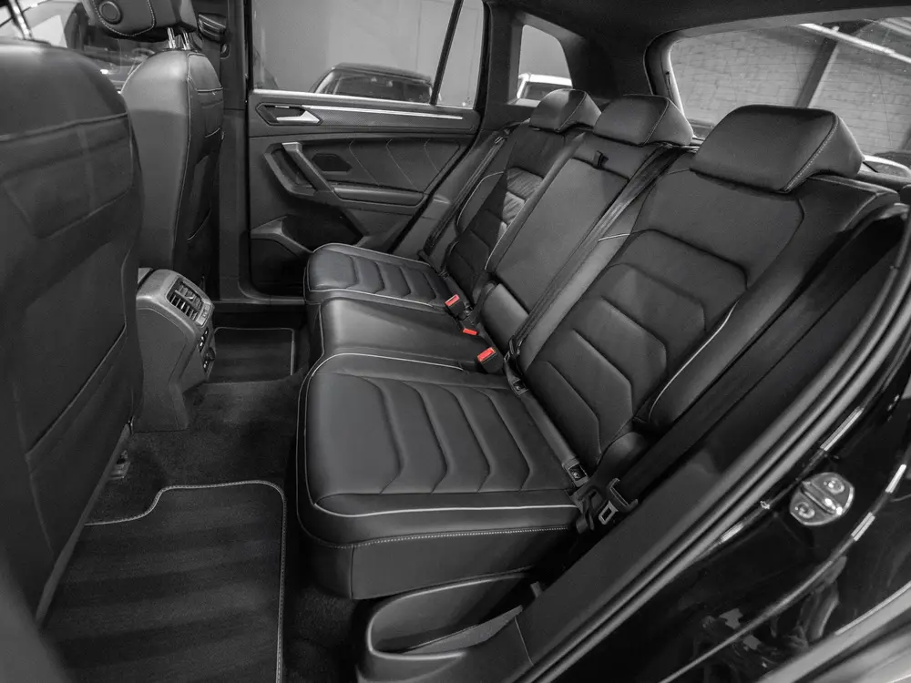 Volkswagen Tiguan 1.5 TSI R-Line Business+ Pano Leer Keyless uit 2021, foto 15