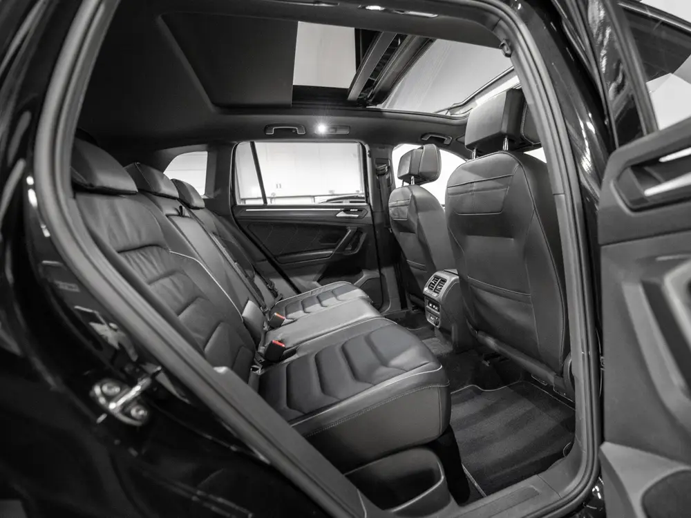 Volkswagen Tiguan 1.5 TSI R-Line Business+ Pano Leer Keyless uit 2021, foto 16
