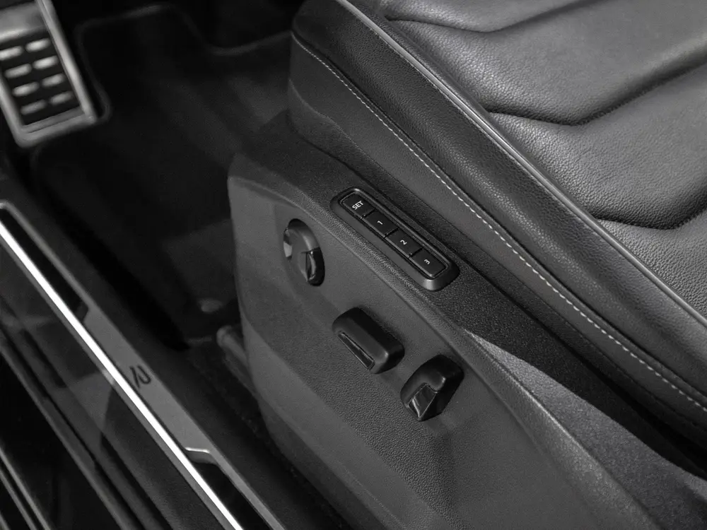 Volkswagen Tiguan 1.5 TSI R-Line Business+ Pano Leer Keyless uit 2021, foto 17