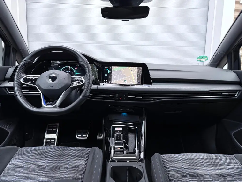 Volkswagen Golf 1.4 eHybrid GTE Pano/Matrix/Trekhaak uit 2022, foto 10