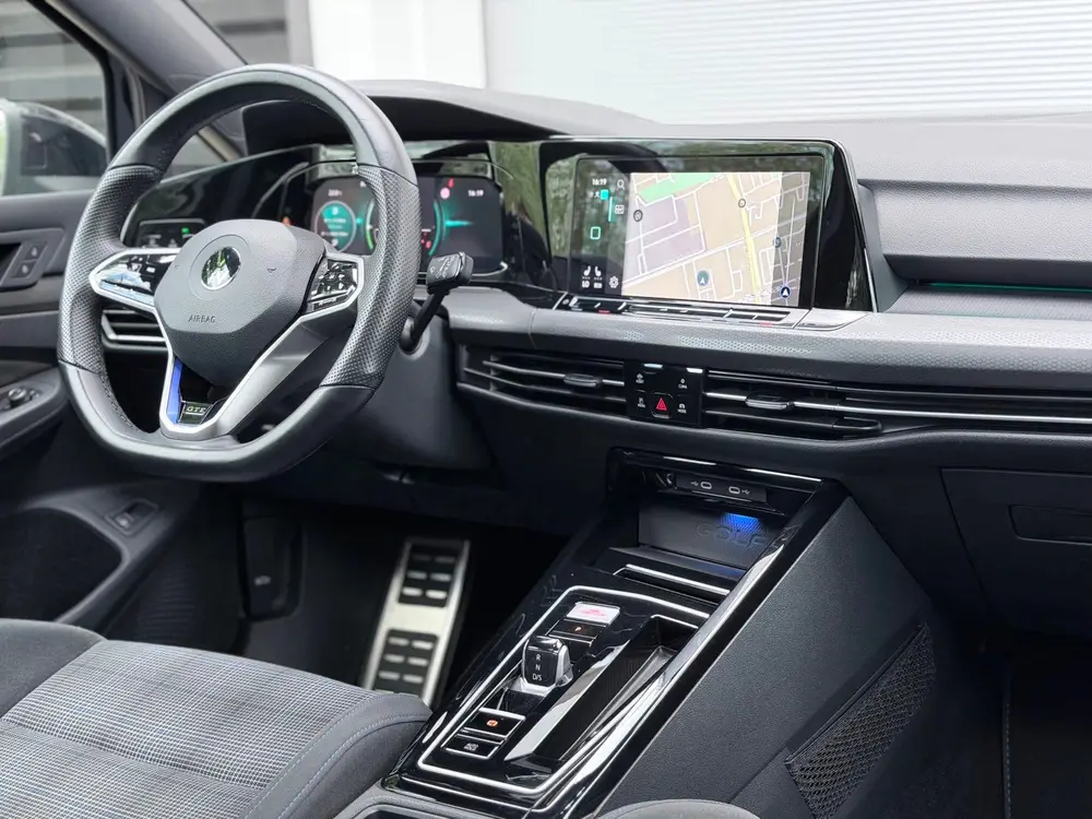 Volkswagen Golf 1.4 eHybrid GTE Pano/Matrix/Trekhaak uit 2022, foto 16
