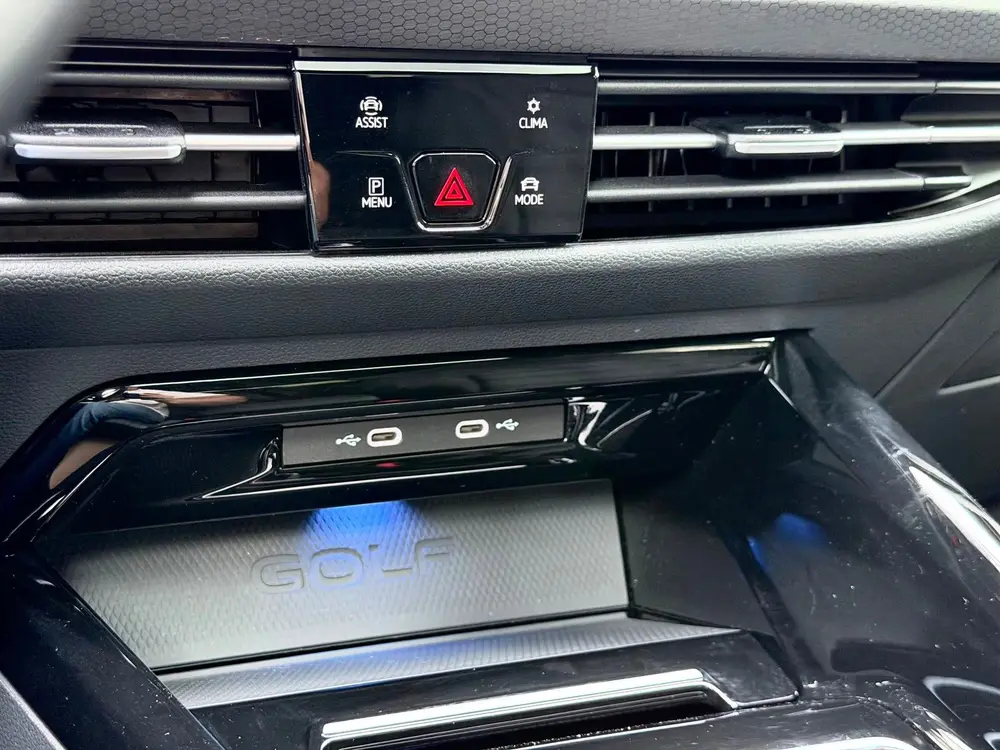 Volkswagen Golf 1.4 eHybrid GTE Pano/Matrix/Trekhaak uit 2022, foto 18