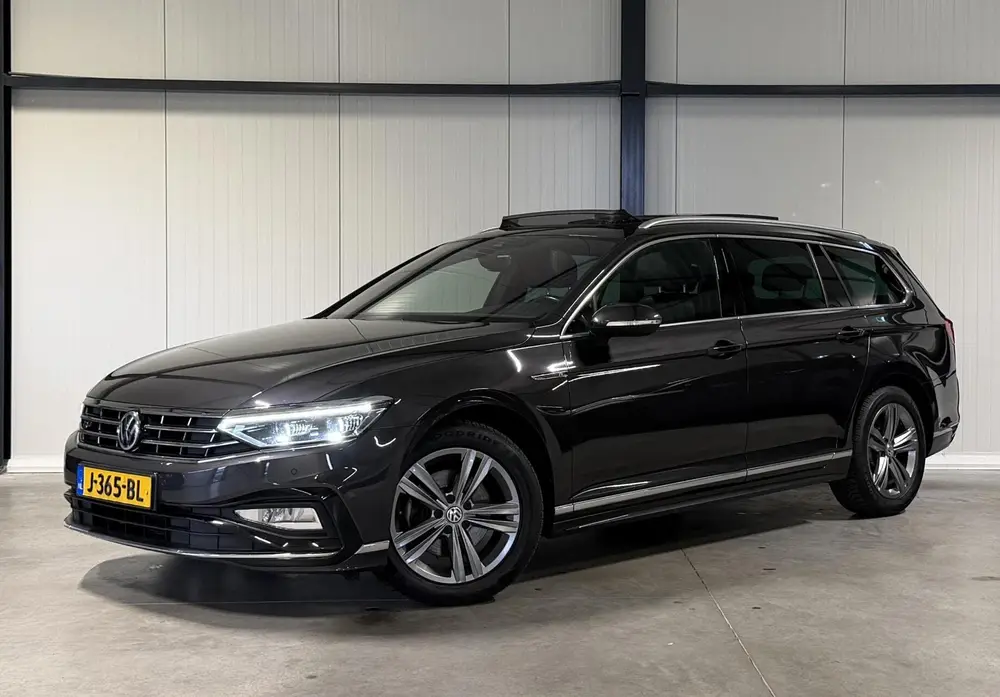 Volkswagen Passat Variant Passat 1.6 TDI R-line Pano Virtual Trekhaak NAP uit 2020
