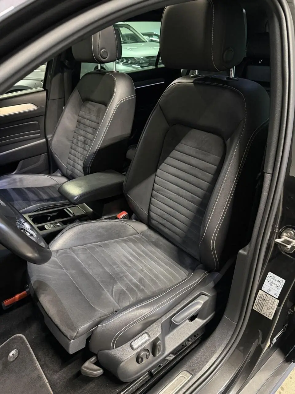 Volkswagen Passat Variant Passat 1.6 TDI R-line Pano Virtual Trekhaak NAP uit 2020, foto 17