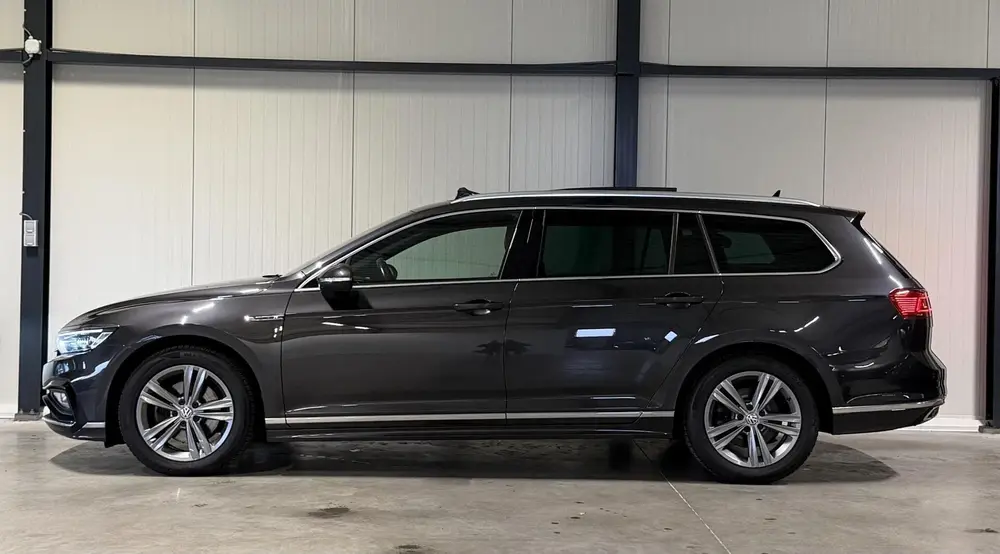 Volkswagen Passat Variant Passat 1.6 TDI R-line Pano Virtual Trekhaak NAP uit 2020, foto 9