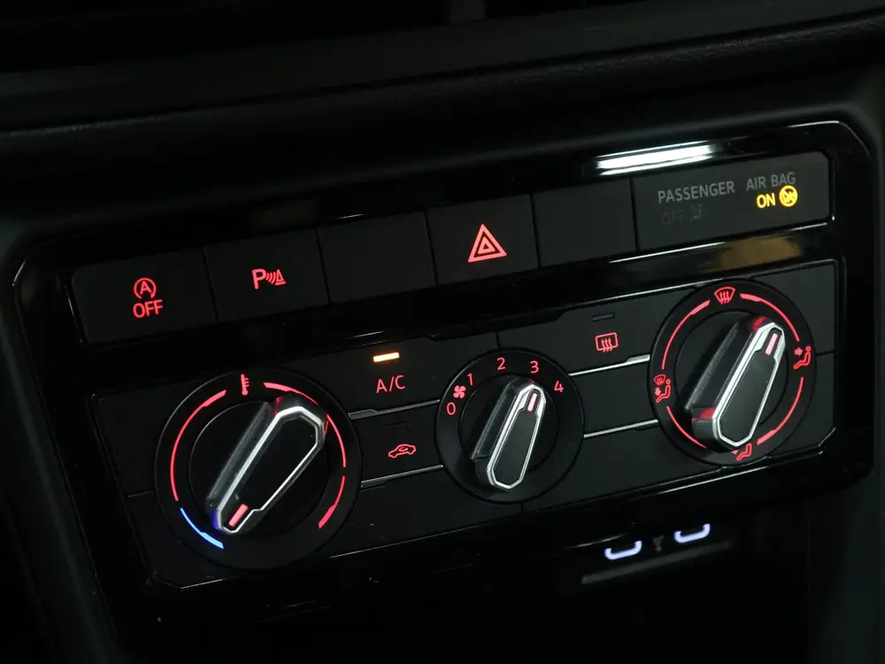 Volkswagen T-Cross 1.0 TSI Life [ADAPTIVE CRUISE, APPLE CARP uit 2021, foto 18