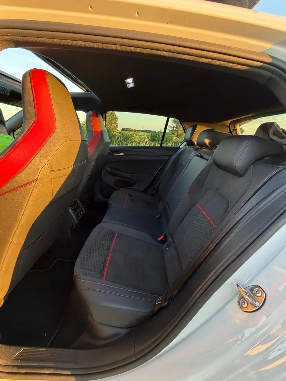 Volkswagen Golf Clubsport 2.0 TSI 300 PK Dsg7 2021 Wit uit 2021, foto 17