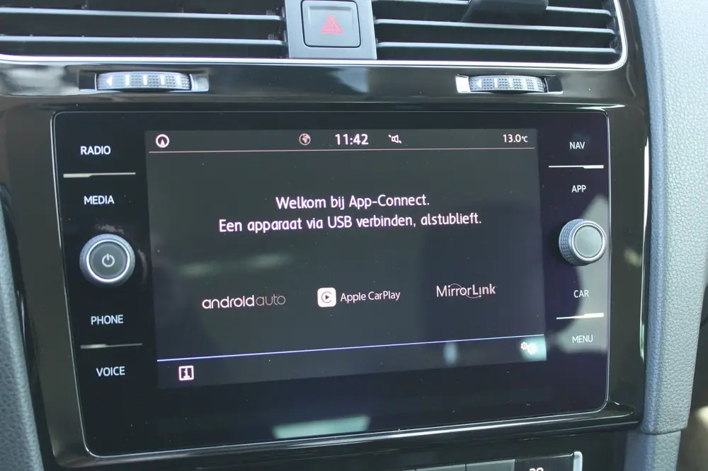 Volkswagen Golf 1.0 TSI Highline AdaptiveCruise VirtualCockp uit 2019, foto 17