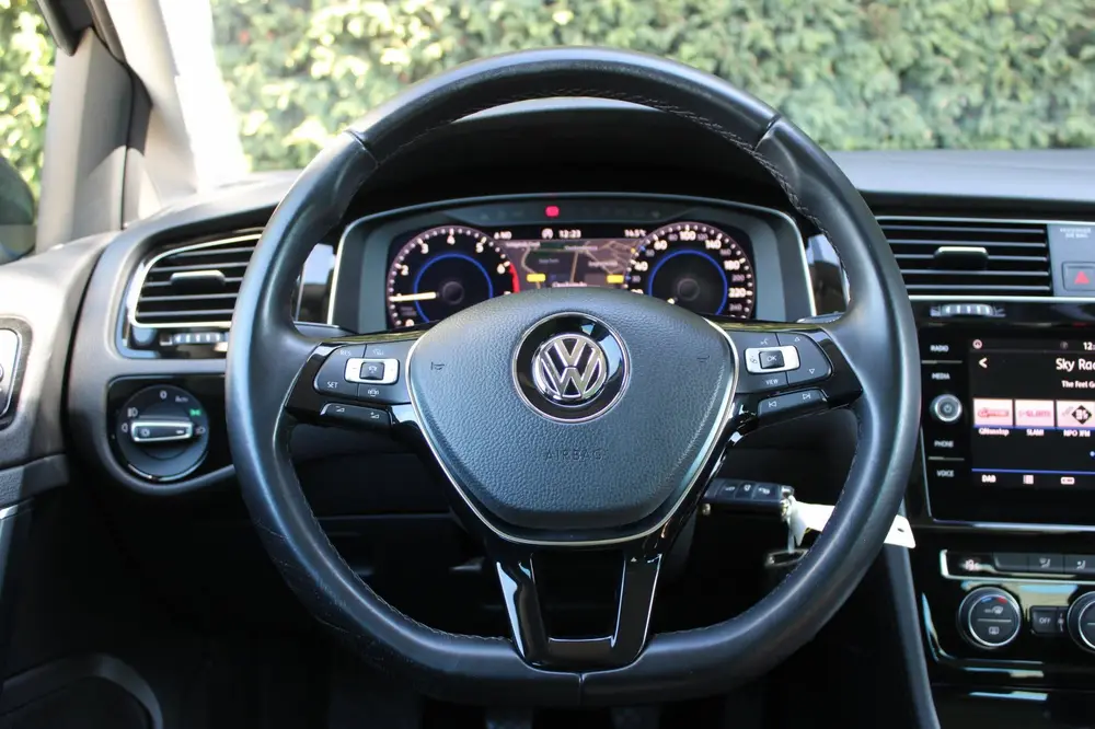 Volkswagen Golf 1.0 TSI Highline AdaptiveCruise VirtualCockp uit 2019, foto 20