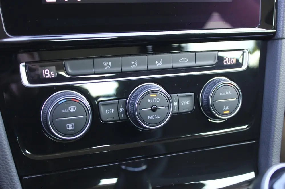 Volkswagen Golf 1.0 TSI Highline AdaptiveCruise VirtualCockp uit 2019, foto 9